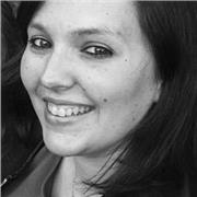 Laureata in scienze dell’educazione e della formazione, ho lavorato per 10 anni come assistente alle autonomie per la disabilità in una scuola superiore, per qualche anno ho gestito un doposcuola e ho sempre fatto ripetizioni private